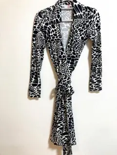 DVF ダイアン・フォン・ファステンバーグ　サイズ4