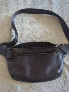 ZARA ブラック ファニーパック ボディバッグ