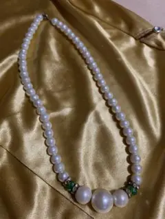 Thailandで買付け　白パールラインストーン付ネックレス