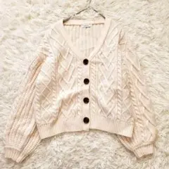 イング カーディガン ケーブルニット ショート丈 Vネック アイボリー