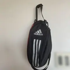 adidas ボールバッグ 黒 赤 ストライプ