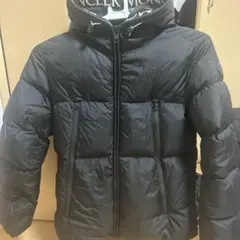 モンクレール黒 フード付きダウンジャケット