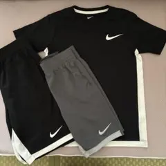Nike DRI-FIT Tシャツとショートパンツセット