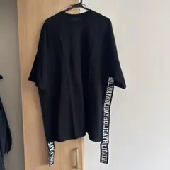 HOLIDAY ロゴテープ Tシャツ ブラックのサムネイル
