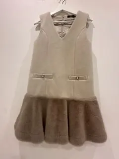 【定価17,600円】Swingle 裾ファー Vネック ジャンパースカートのサムネイル