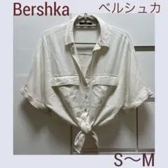 Bershkaベルシュカ☆ショート丈ブラウスS〜Mのサムネイル