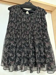 【新品】【ナチュラルビューティーベーシック】花柄ノースリーブブラウス Sサイズ