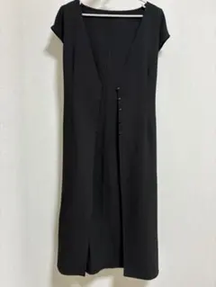 黒のノースリーブロングワンピース