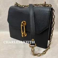 CHARLES&KEITH メタリックアクセント ターンロック ショルダーバッグ