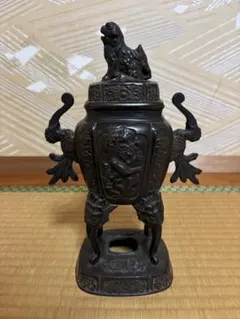 翡翠 獅子彫刻 専用ケース付き 翡翠 獅子像と香炉 セット - メルカリ