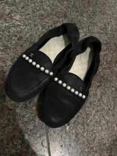 CHANEL 黒レザー ローファー パール装飾39.5 391/2 25のサムネイル