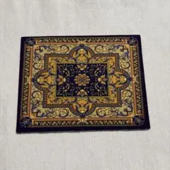 装飾的なデザインの小さなマット