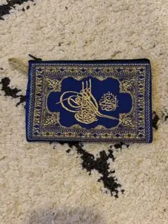 青金色刺繍ポーチ