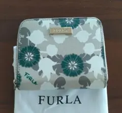 【新品】FURLA フルラ 2つ折り財布 ラウンドファスナー 花柄