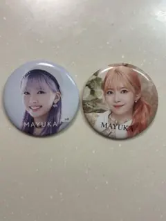 ニジュー　マユカ　缶バッジ2個　NiziU Mayuka ｹｰｽ付き缶ﾊﾞｯﾁ【MAYUKA】・NiziU | Sony Music Shop・CD・DVD