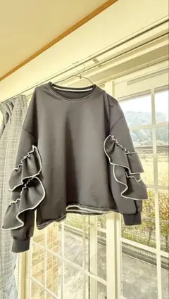 FRIFUL フリルスリーブ トレーナー JP-M 黒 お値下げ