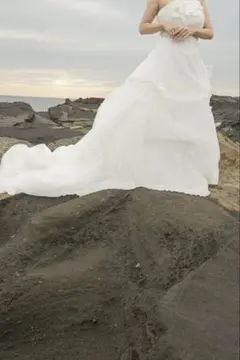 ホワイトウェディングドレス ストラップレス Aライン