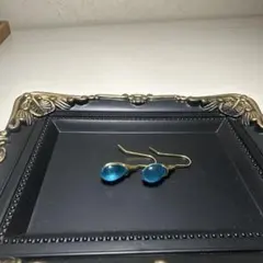 青いオーバル型金属ピアス