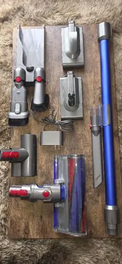 【値下げ】dyson掃除機の付属品&電池パック２個【１個新品】のサムネイル