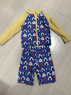 子供用ラッシュガードと水着セット