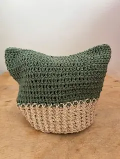 猫耳デザイン 編み物帽子 緑とベージュ