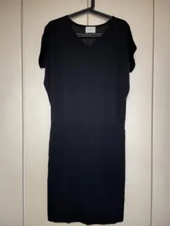 新品！ユナイテッドアローズ黒のVネックワンピース