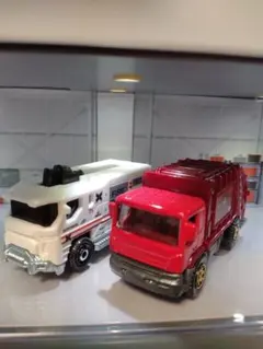 Matchbox ミニカー 2台セット 消防車 ゴミ収集車のサムネイル
