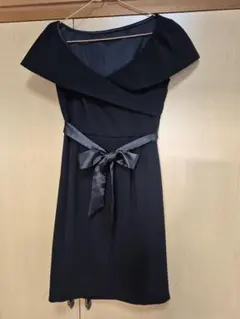 オフショルダー ブラックドレス ウエストリボン付き