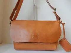キャメル ショルダーバッグ