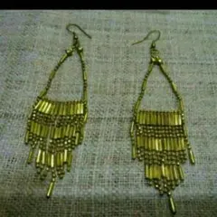 エスニック　新品　INDIA　ゴールド色 　ハンドメイドピアス