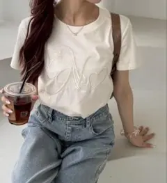 ナイスクラップ NICE CLAUP イニシャルビッグロゴ刺繍Tシャツアイボリー