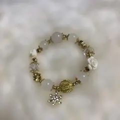 エレガントなホワイトビーズブレスレット