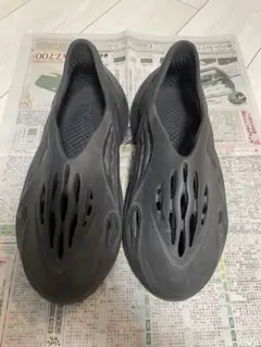 Adidas yezzy formrunner カニエ