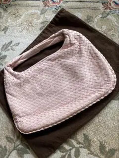 BOTTEGA VENETA イントレチャート　ワンショルダーバッグ　ピンク