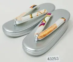 草履 単品 合皮 二枚芯 刺繍鼻緒 24cm フリーサイズ 銀色 NO43253