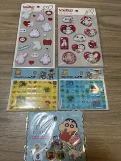 ベイマックスウォーターシール　トイストーリーブロックデコシール　しんちゃん