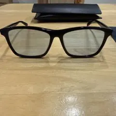 SAINT LAURENT ブラックサングラス ケース付き
