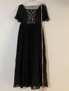 結婚式　　マーキュリーデュオ　マルチ素材エンブロイダリープリーツドレス