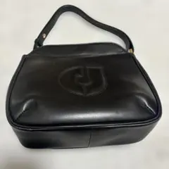 黒 レザー ショルダーバッグ ロゴ入り