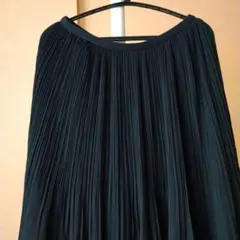 ユニクロ　シフォン プリーツロングスカート　黒