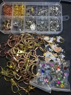 多様な金属製チャームとクリップセット　まとめ売り　キーホルダー　宝石台座
