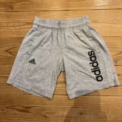 アディダス　ハーフパンツ　灰色　サイズ130