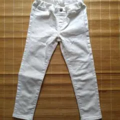 GU ホワイトスリムフィットパンツ