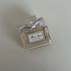 ミスディオールオードゥパルファンのサムネイル