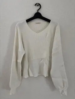 アイボリー リブ編み Vネックセーター