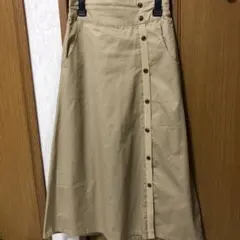 縦飾りボタン使い綿スカート