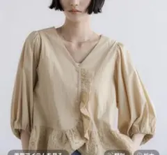 LOWRYSFARM ローリーズファーム カットワークフリルブラウス ベージュ 