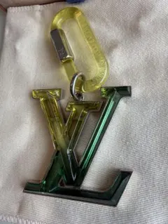 LOUIS VUITTON ビジューサック LVプリズム キーホルダー - メルカリ