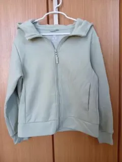 130cm ミントグリーン フルジップパーカー フード付き　ユニクロ