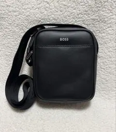 HUGO BOSS ショルダーバッグ レザー シボ革 型押し カメラバッグ